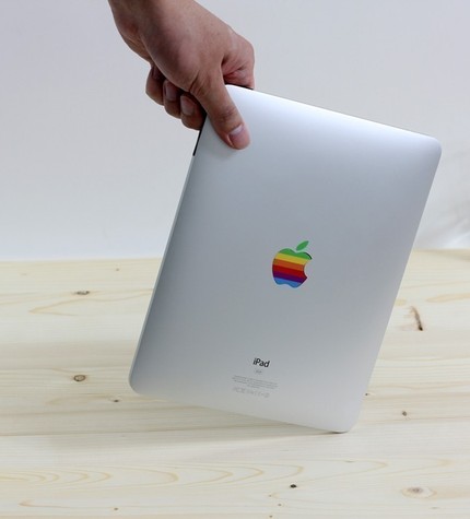 iPad本体 カラフルなAppleロゴ Retro Apple Logo Decal for iPad - MacStories